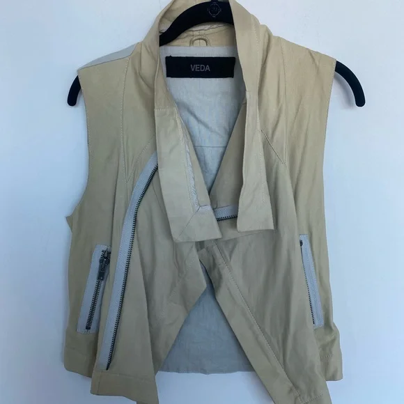 Veda cream leather vest - Picture 3 of 6